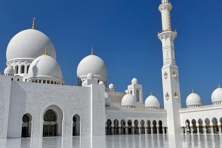 Full-Day Abu Dhabi City Tour: Sheikh Zayed Grand Mosque, Emirates Palace & Ferrari World photo 1