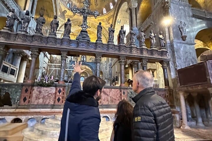 Skip-the-Line Venice Private Tour: St. Mark, Doge’s Palace & Gondola Experience photo 4