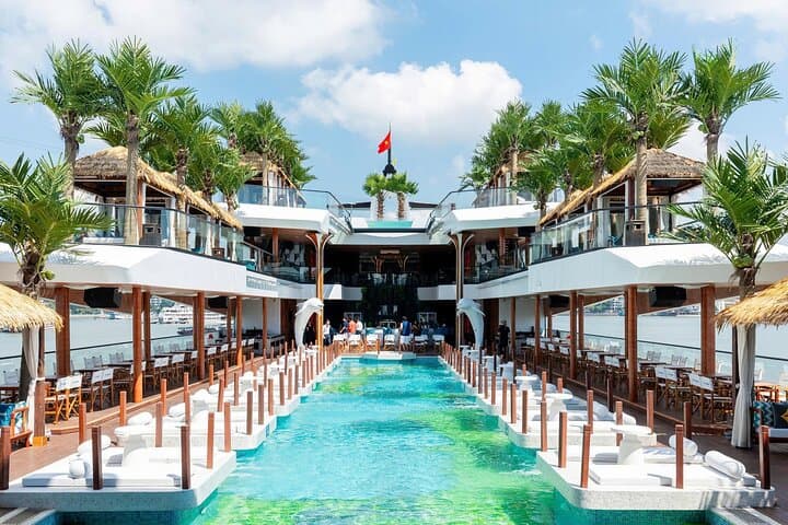 Ha Long Ultra-Luxury Day Cruise: Pool, Kayaks & Surprise Cave photo 4