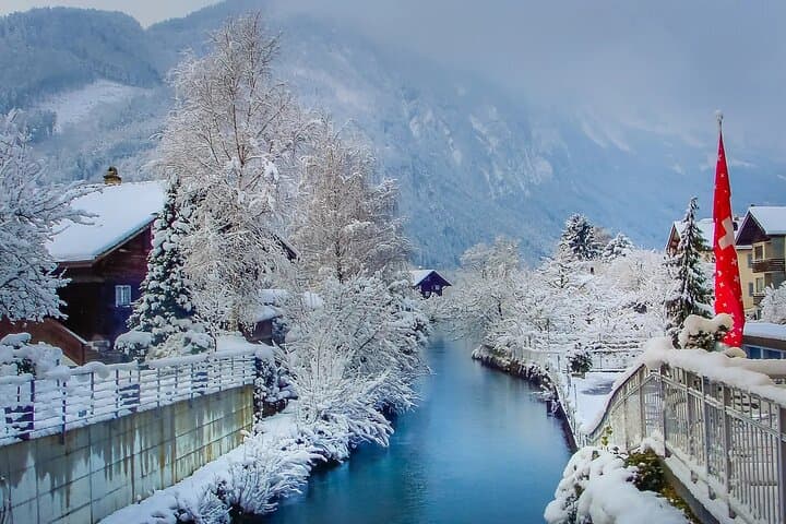 Lucerne to Interlaken: GoldenPass Panoramic Train & Old Town Day Tour photo 3