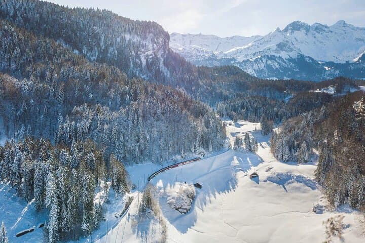 Lucerne to Interlaken: GoldenPass Panoramic Train & Old Town Day Tour photo 6