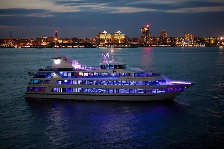Hornblower Infinity New York: VIP New Year's Eve Fireworks Cruise with Open Bar