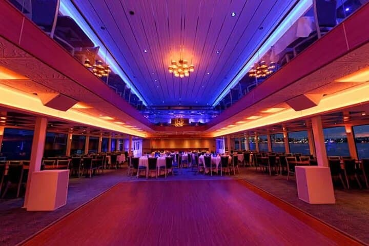 Hornblower Infinity New York: VIP New Year's Eve Fireworks Cruise with Open Bar photo 5