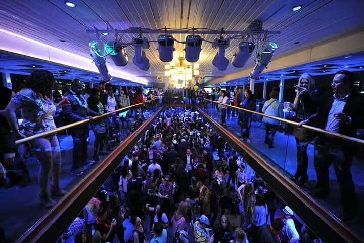 Hornblower Infinity New York: VIP New Year's Eve Fireworks Cruise with Open Bar photo 4
