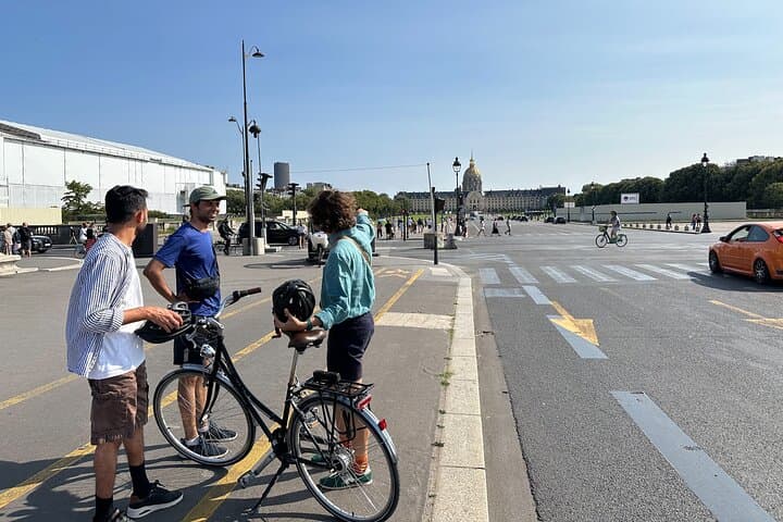 Paris by Bike: 3-Hour Guided Ride Past the Louvre, Eiffel & Seine photo 2