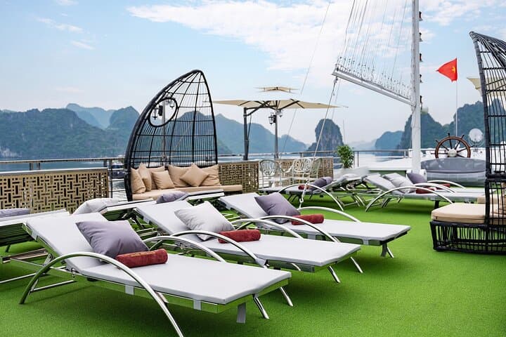Halong Bay Luxury Day Cruise: 6-Hour Hercules Premium Experience photo 3