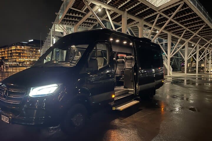 Auckland Luxury Golf Transfers: Private Shuttle to Top Courses
