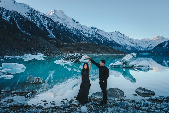 Mount Cook Couples Photo Shoot from Queenstown — Private Aoraki Day Trip & Pro Photos photo 2