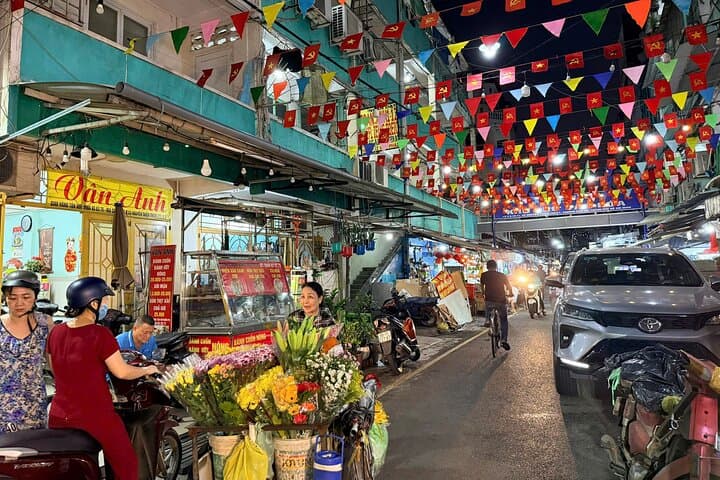 Saigon Night Food Scooter Tour — Local Eats & Vegan Options photo 4