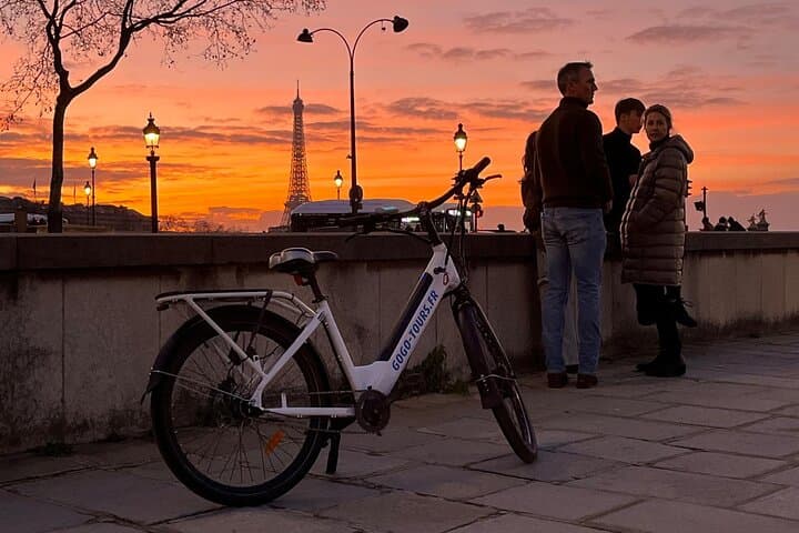 Paris Highlights E-Bike Tour — Small-Group Guided Ride to Iconic Sights photo 3