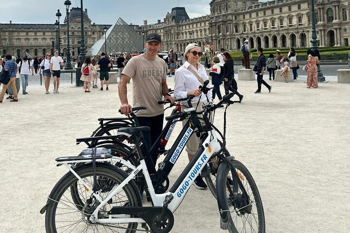 Paris Highlights E-Bike Tour — Small-Group Guided Ride to Iconic Sights photo 2