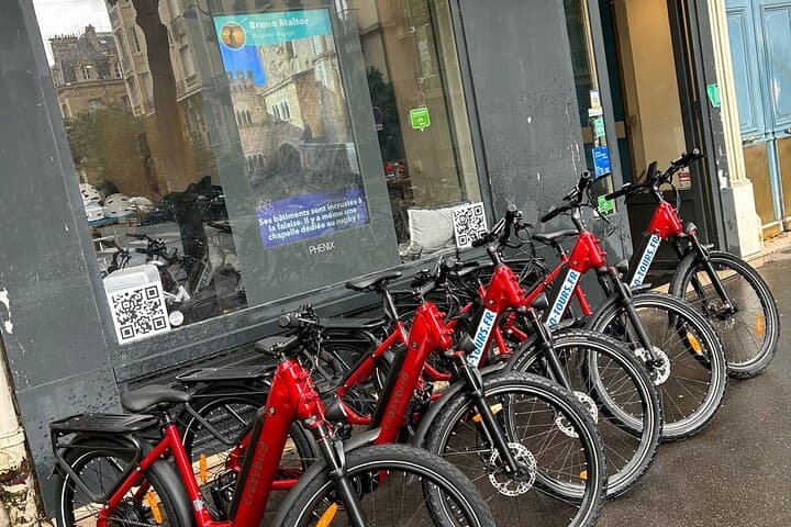 Paris Highlights E-Bike Tour — Small-Group Guided Ride to Iconic Sights photo 4