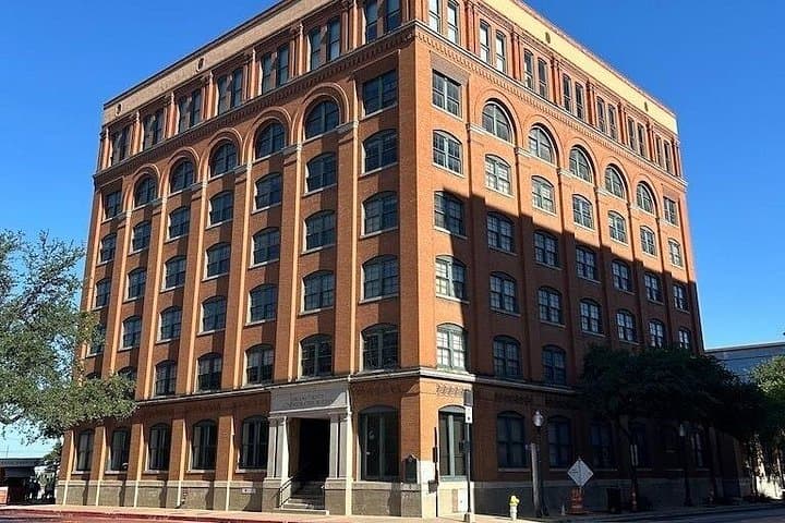 Retracing JFK in Dallas: Private 90-Minute Dealey Plaza Walking Tour photo 4