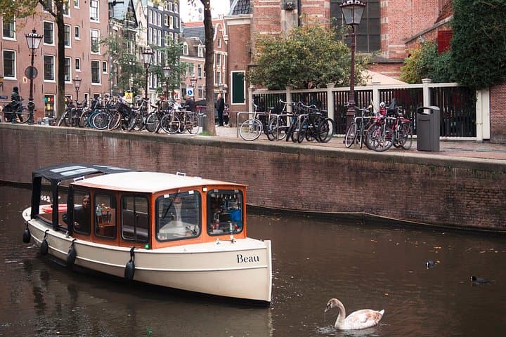 Private Amsterdam Canal Cruise: 2-Hour Double WOW Electric Boat Tour photo 4