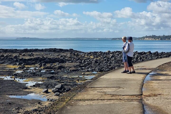 Auckland Coast-to-Coast Walk: Volcanic Summits and Shorelines photo 4