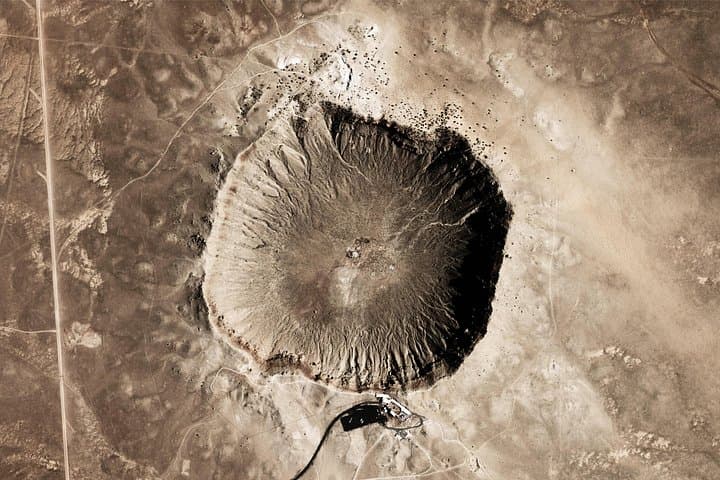 Full Rim Hike at Meteor Crater: Guided 2.5-Mile Geological Rim Tour photo 1