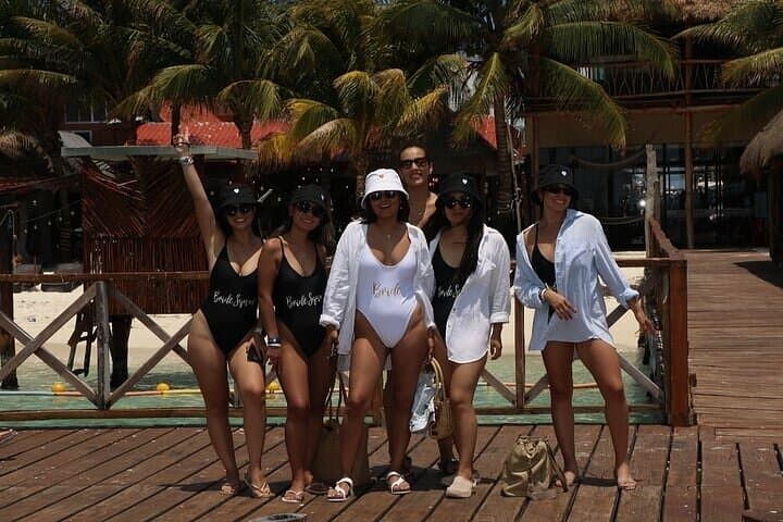 Isla Mujeres Catamaran: Sunken Boat Snorkel, Open Bar & Beach Club photo 3