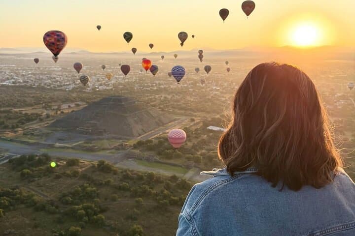 Sunrise Hot-Air Balloon Over Teotihuacan with Cave Breakfast & CDMX Pickup