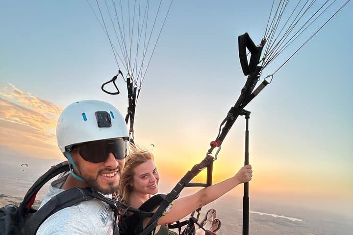 Tandem Paragliding Over Agafay Desert from Marrakech – 20–30 Minute Scenic Flight