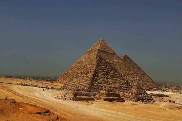 Hurghada to Giza: Day Trip to the Great Pyramids, Sphinx & Local Giza Tour