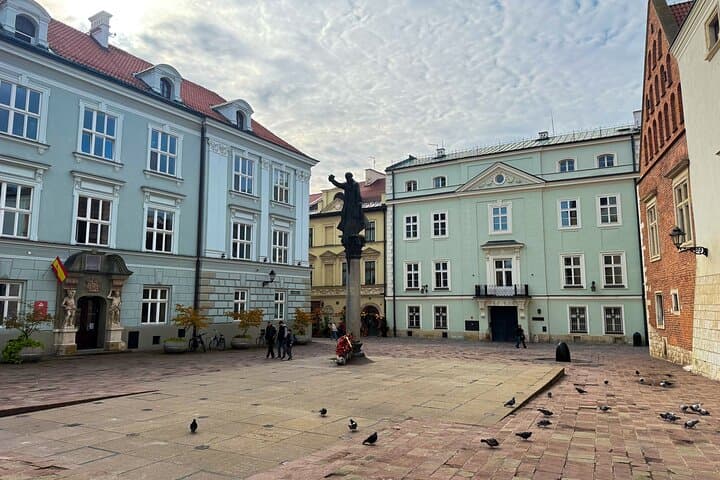 Krakow Wawel Castle Guided Tour, Lunch & Vistula River Cruise photo 3