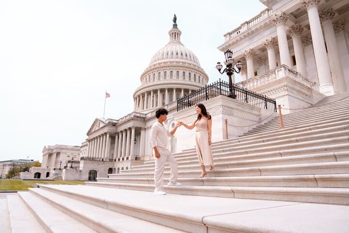 Private Washington DC Photoshoot: Capture the National Mall and Cherry Blossoms
