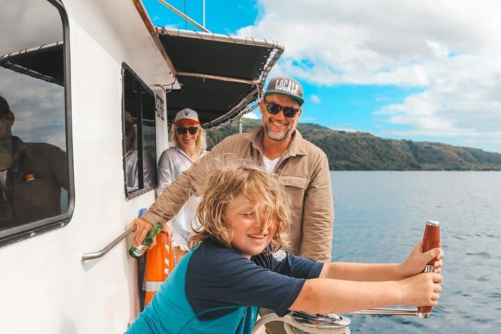 Sailing Major Tom: Efate Day Cruise, Snorkeling & BBQ Beach Market photo 5