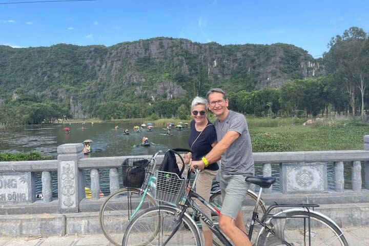 Day Trip to Ninh Binh: Trang An Boat Ride & Hang Mua Peak photo 3