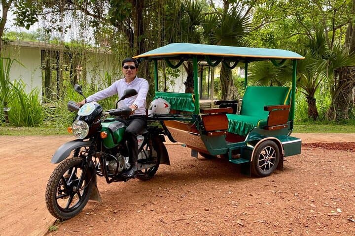 Kampong Phluk & Roluos Temples Tour — Floating Village Cruise and Bakong Exploration photo 5