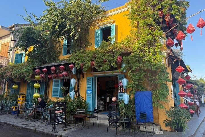 Hoi An By Night: Lanterns Walking Tour and Hoai River Sampan Cruise photo 1