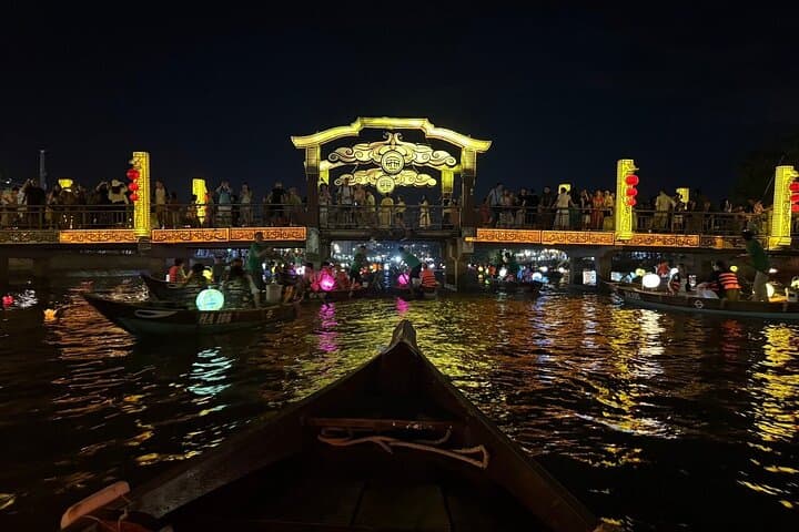 Hoi An By Night: Lanterns Walking Tour and Hoai River Sampan Cruise photo 2