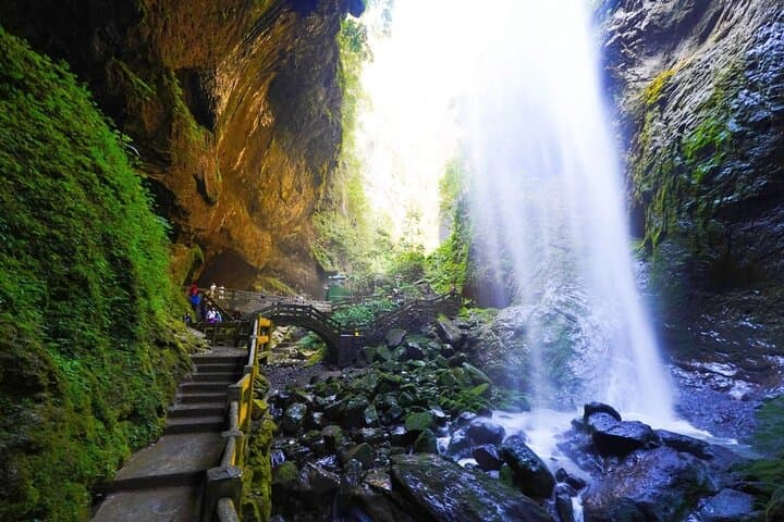 Private Day Tour to Wulong's Three Natural Bridges & Longshuixia Gorge photo 6