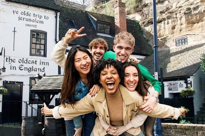 Nottingham Quest: Self-Guided Treasure Hunt & Historic City Walk