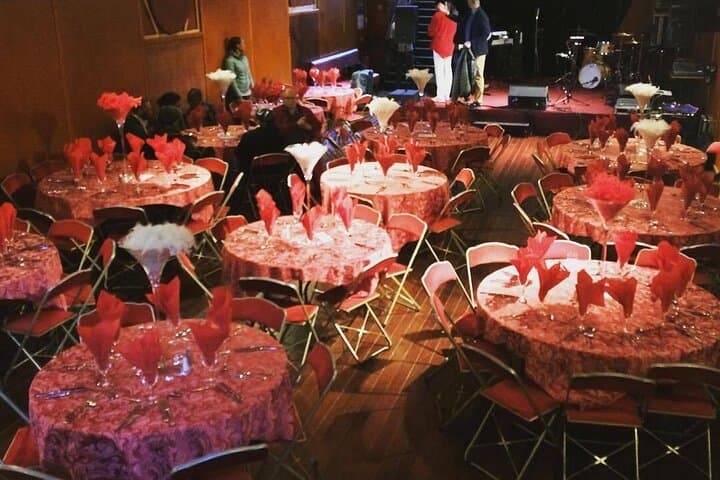 Paris Seine Valentine Dinner Cruise with Live Cabaret & Dancing photo 4