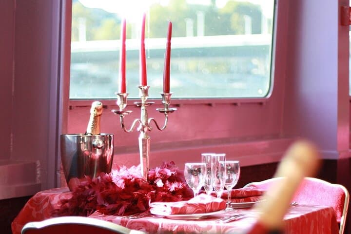 Paris Seine Valentine Dinner Cruise with Live Cabaret & Dancing photo 5