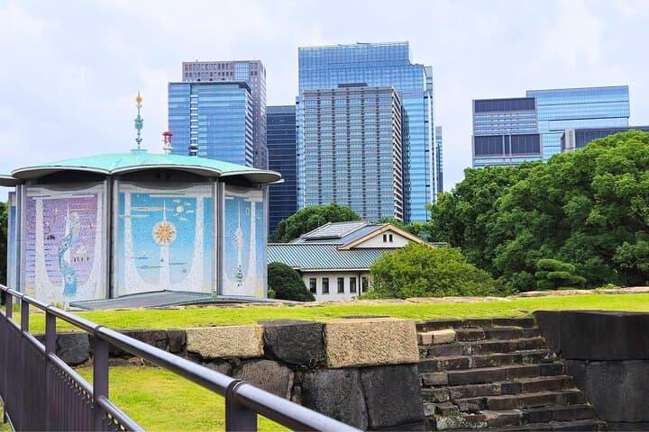 Imperial Palace East Gardens Walking Tour: Koi, Gates & Edo History photo 3