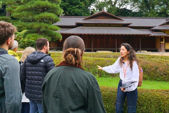 Imperial Palace East Gardens Walking Tour: Koi, Gates & Edo History photo 4