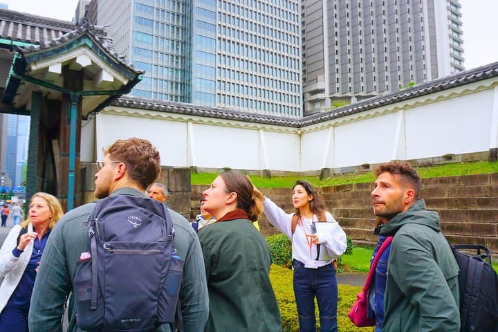 Imperial Palace East Gardens Walking Tour: Koi, Gates & Edo History photo 6