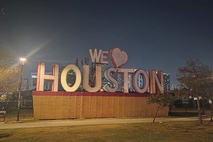 Houston Adventure Tour: Biking, Scooters & Food Hopping around Buffalo Bayou