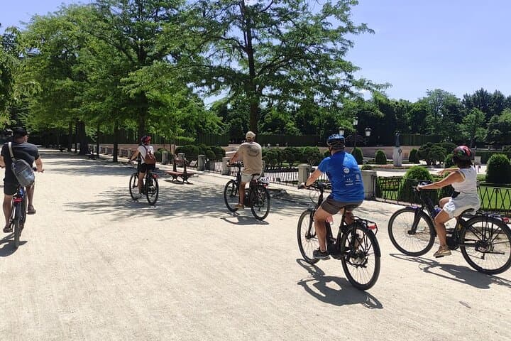 Madrid E‑Bike Tour: Parks, Royal Sights & Tapas in 4 Hours photo 2