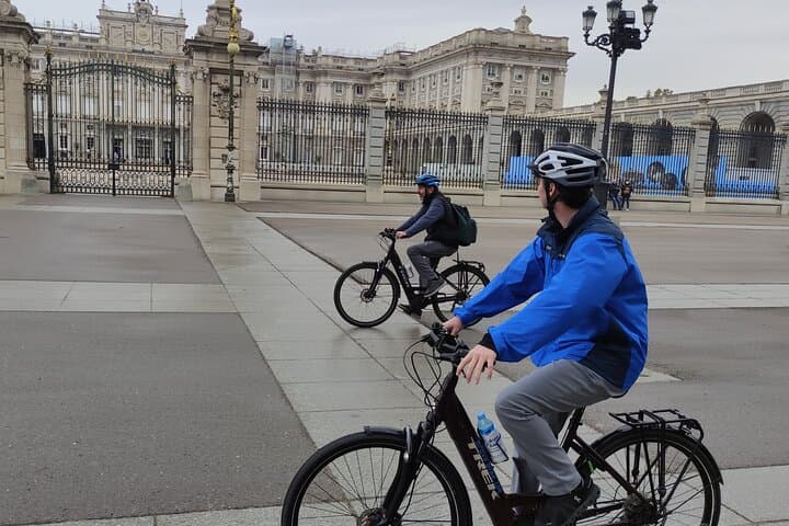 Madrid E‑Bike Tour: Parks, Royal Sights & Tapas in 4 Hours photo 5