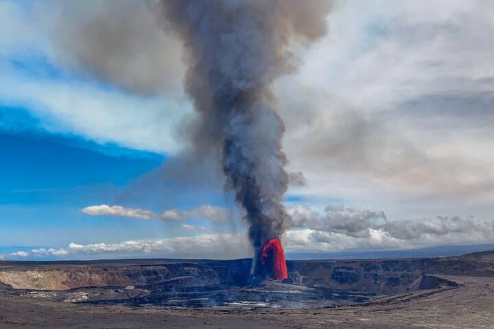 Inside Kilauea: Guided 3-Hour Hike Through Volcanoes National Park photo 2