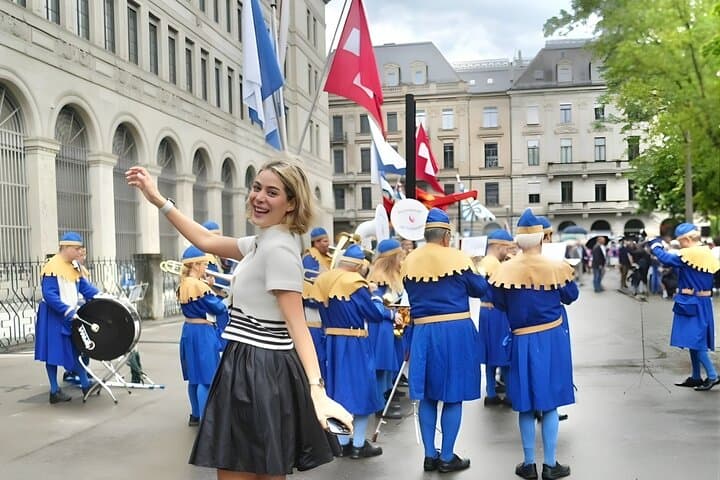 Zurich 3-in-1 Walking Tour: Photoshoot, Lake Views & Local Flavors photo 3