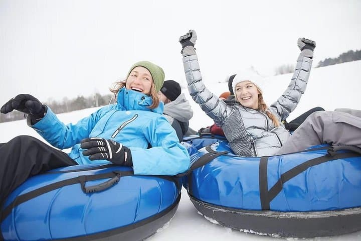 All-Inclusive Tahoe Tubing and Snow Play With a Local Guide