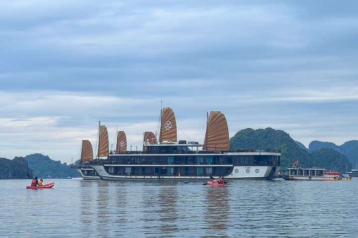 Peony Cruise Luxury Overnight in Ha Long Bay & Lan Ha Bay