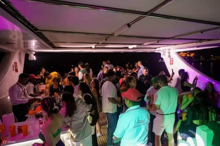 Dubai Marina Night Yacht Party: BBQ, Open Bar & Live DJ Cruise