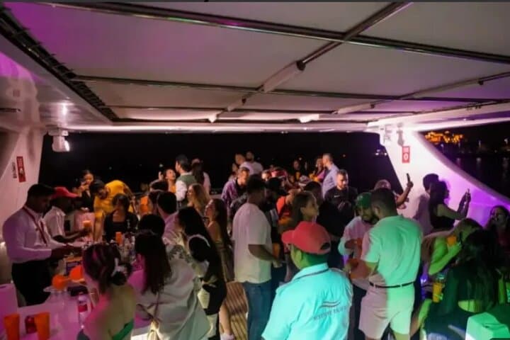 Dubai Marina Night Yacht Party: BBQ, Open Bar & Live DJ Cruise photo 5