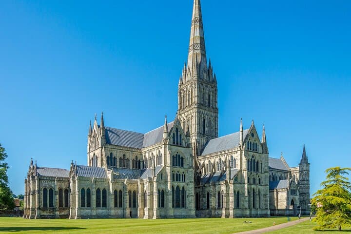 Winchester, Salisbury and Stonehenge Day Trip: Cathedrals and Prehistoric Stones photo 1