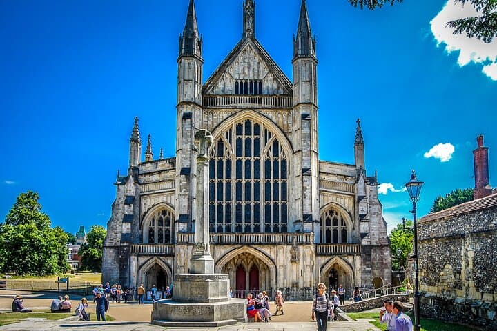 Winchester, Salisbury and Stonehenge Day Trip: Cathedrals and Prehistoric Stones photo 2