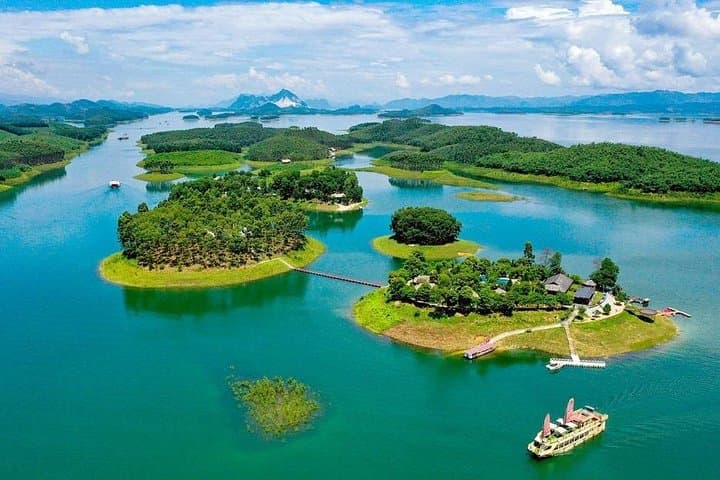 Thac Ba Lake Day Tour: Boat Cruise, Xuan Long Cave & Dao Village Experience
